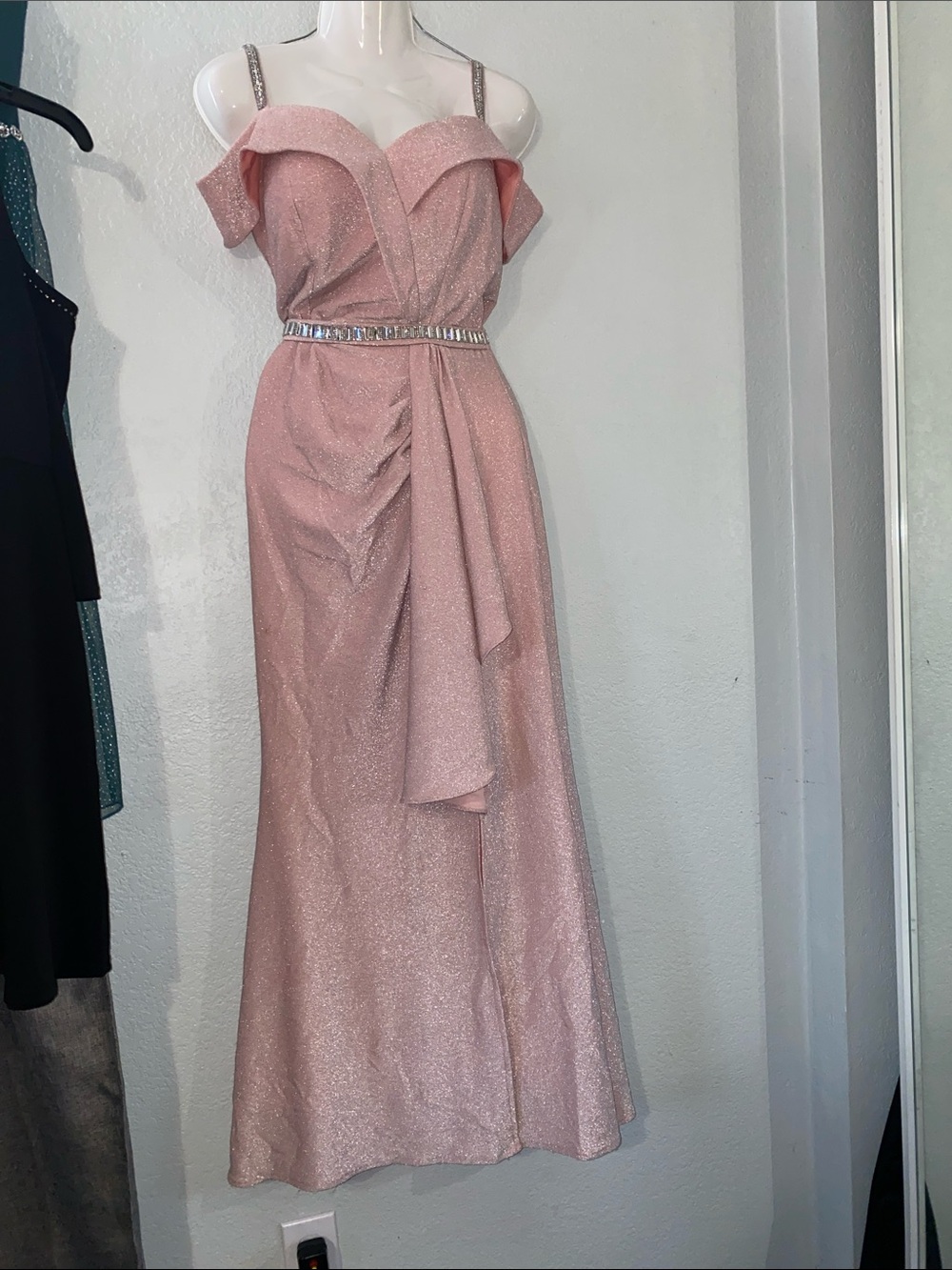 Elegant Blush Pink Off-Shoulder Maxi Dress with Rhinestone Waist
